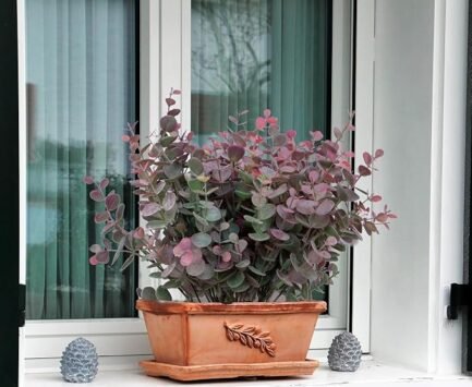 5 Bundles Artificial Eucalyptus Stems，Faux Greenery Fake Dust